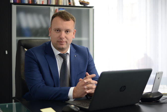 Сегодня активно популяризуется мысль, что потребительское кредитование очень рискованное направление деятельности для банка и финансовые учреждения, которые активно ими занимаются, обречены на банкротство.